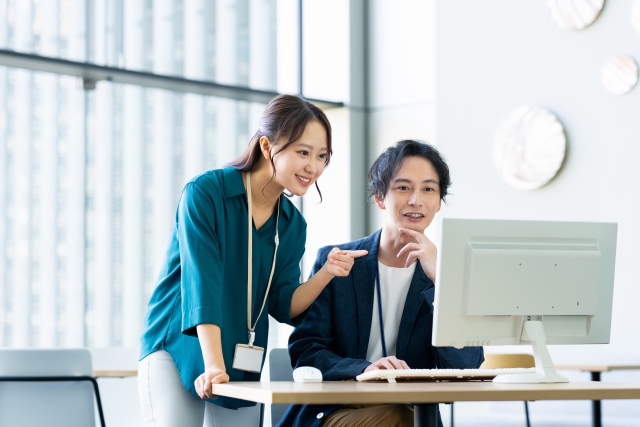 転職活動の体験談を話す人たち