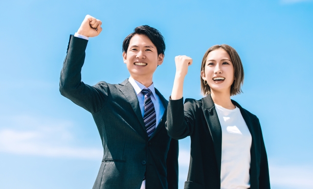 30代で初めて転職した結果、年収が100万円アップして喜ぶ人